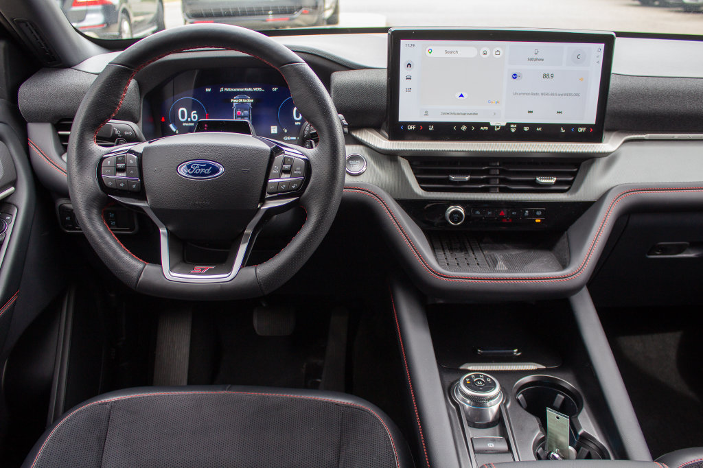 Used 2025 Ford Explorer ST AWD/4WD image 13