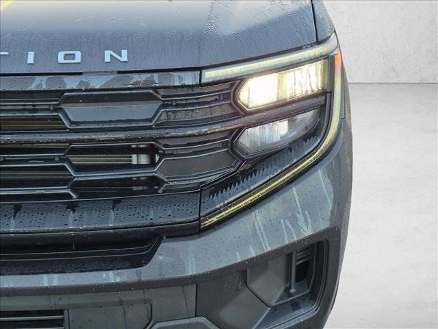 Used 2025 Ford Expedition Active RWD image 9