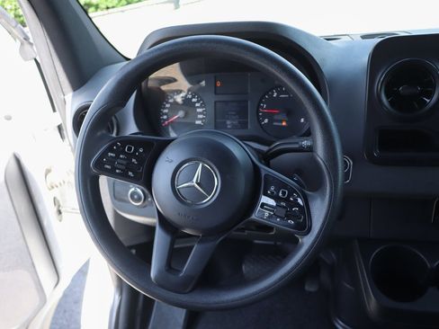 Used 2019 Mercedes-Benz Sprinter 2500 image 24