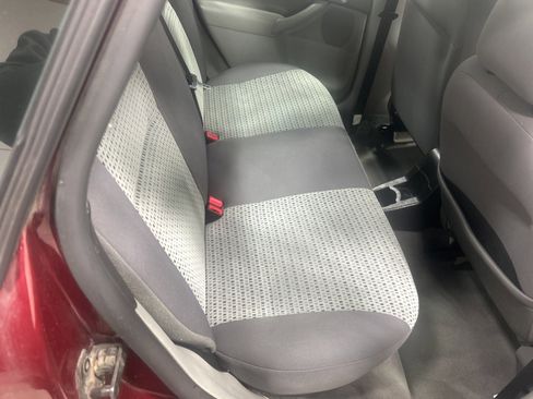 Used 2006 Ford Focus ZX4 image 35