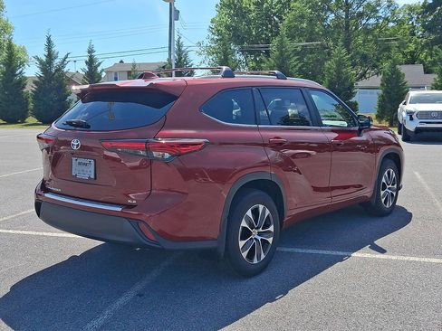 Used 2023 Toyota Highlander XLE FWD image 4