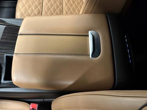 Used 2022 Cadillac Escalade ESV Premium Luxury AWD/4WD image 20