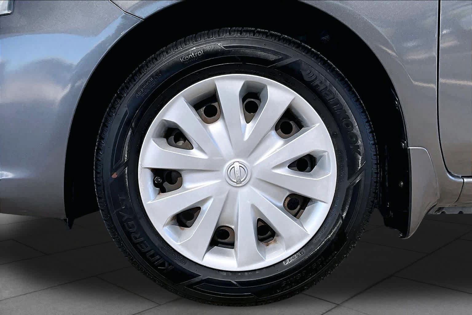 Used 2016 Nissan Versa SV FWD image 11