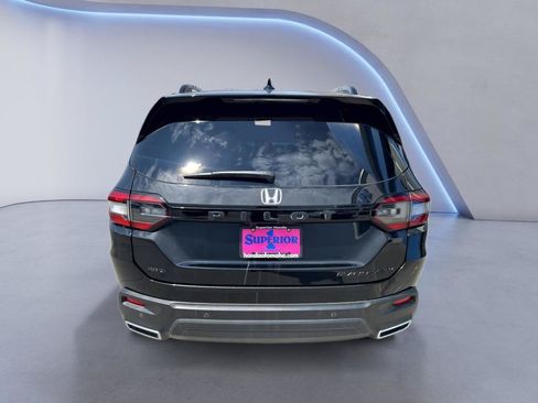Certified 2025 Honda Pilot Black Edition image 3