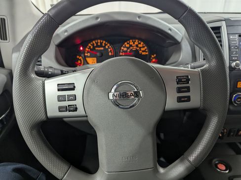 Used 2020 Nissan Frontier SV image 15