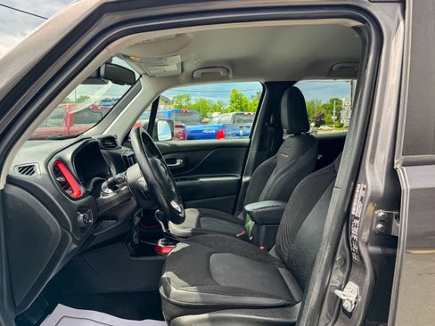 Used 2019 Jeep Renegade Trailhawk w/ UConnect 8.4 Nav Group AWD/4WD image 21