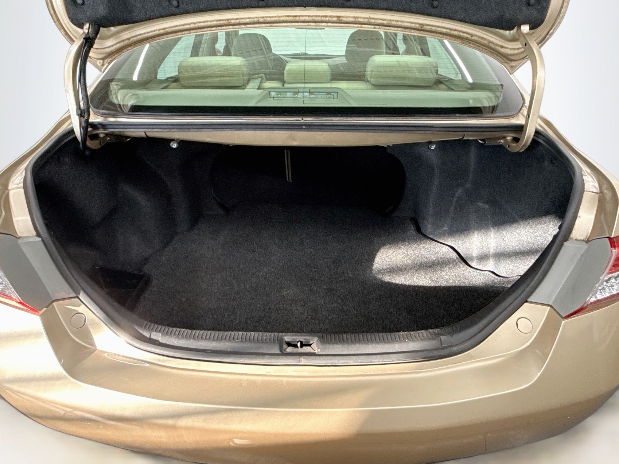 Used 2011 Toyota Camry LE FWD image 25