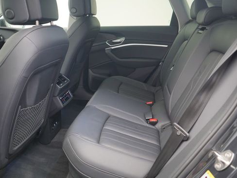 Used 2023 Audi e-tron Premium image 7