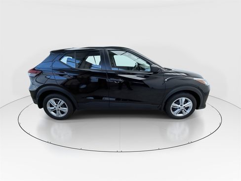 Used 2022 Nissan Kicks S image 9