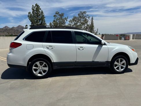 Used 2013 Subaru Outback 2.5i Premium AWD/4WD image 5