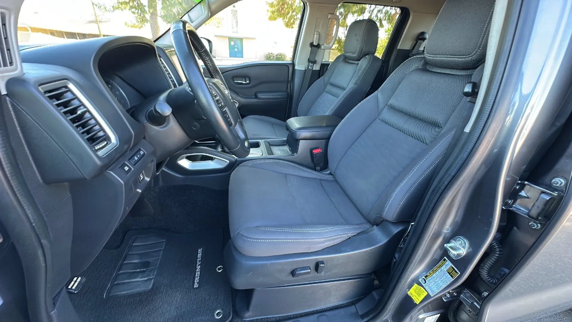 Used 2022 Nissan Frontier SV AWD/4WD image 12