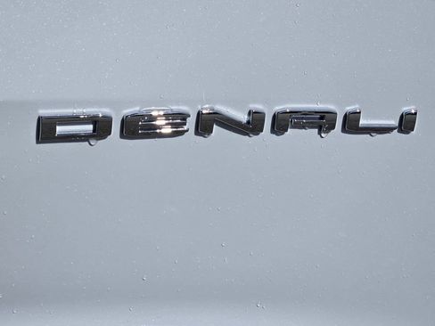 New 2026 GMC Acadia Denali Ultimate AWD/4WD image 3