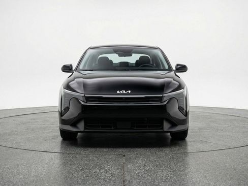 Used 2025 Kia K4 LXS image 2