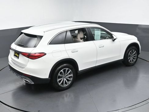 Used 2025 Mercedes-Benz GLC 300 4MATIC image 39