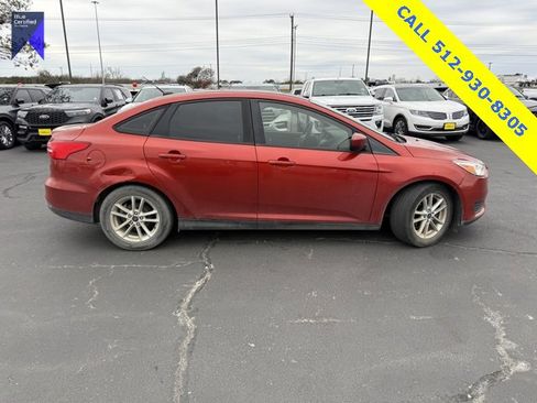 Used 2018 Ford Focus SE image 2