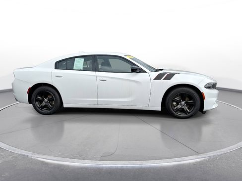 Used 2023 Dodge Charger SXT image 9