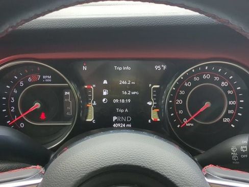 Used 2021 Jeep Wrangler Unlimited Rubicon AWD/4WD image 24