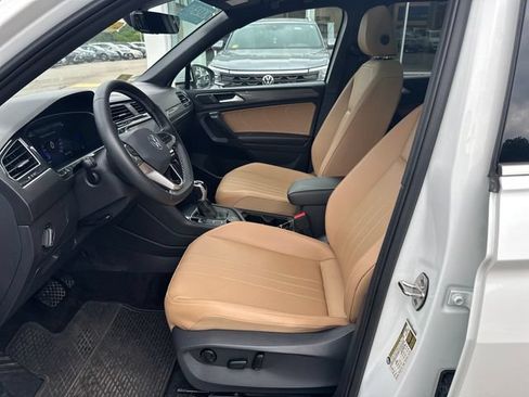 Certified 2023 Volkswagen Tiguan SE w/ Panoramic Sunroof Package AWD/4WD image 14