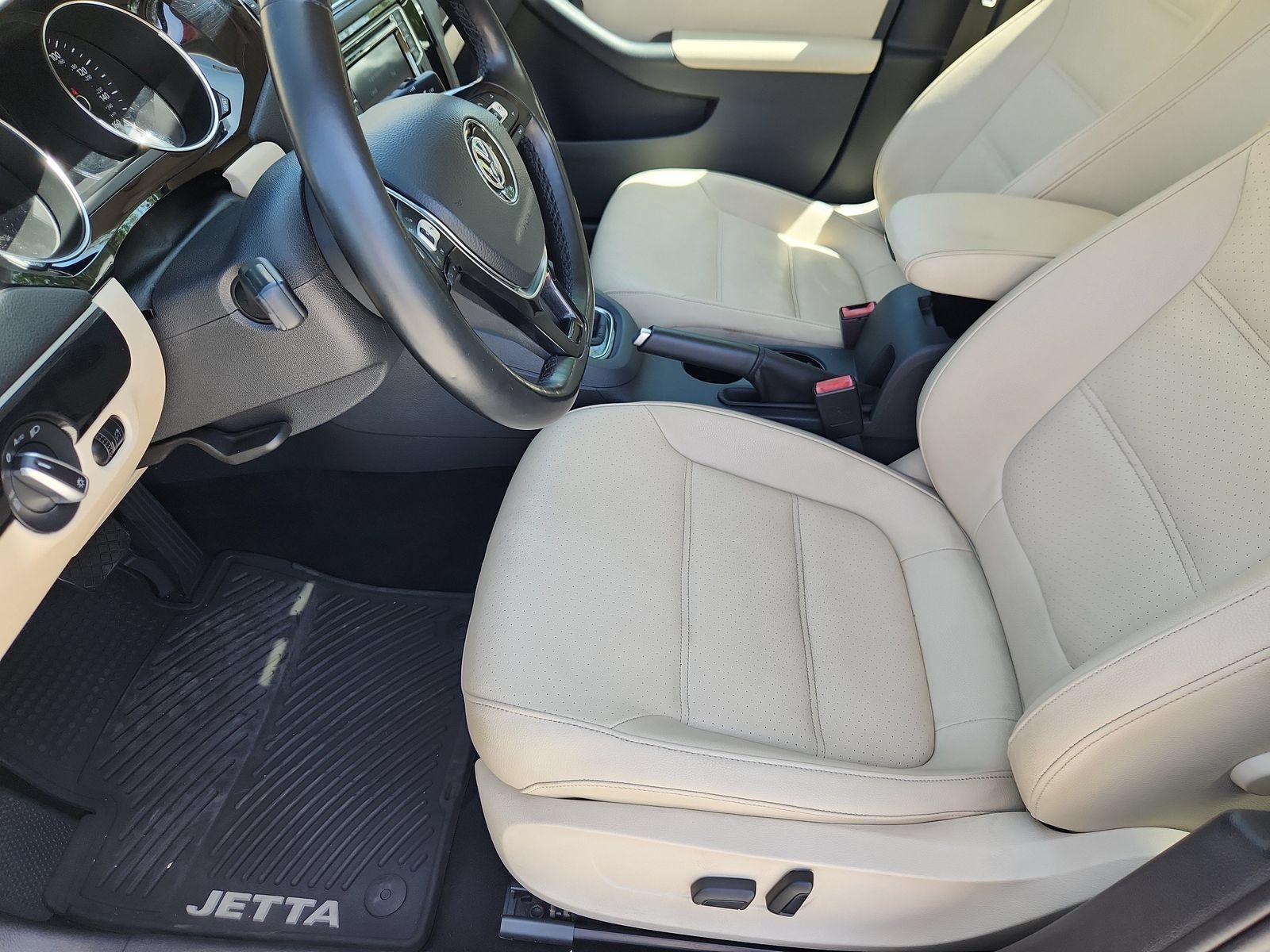Used 2017 Volkswagen Jetta SEL FWD image 10