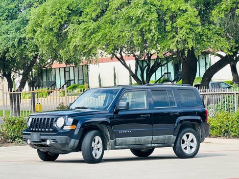 Used 2011 Jeep Patriot Latitude AWD/4WD image 4