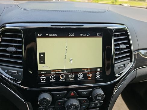 Used 2019 Jeep Grand Cherokee Overland AWD/4WD image 24