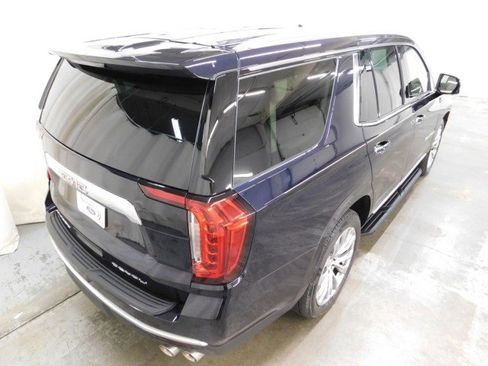 Used 2024 GMC Yukon Denali w/ Advanced Technology Package image 3