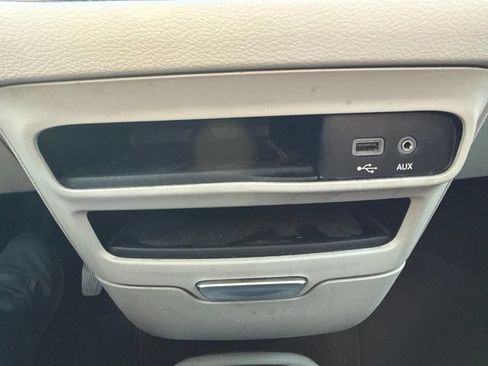 Used 2019 Chrysler Pacifica Touring Plus w/ Tire & Wheel Group FWD image 18