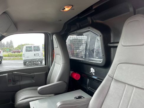 Used 2018 Chevrolet Express 2500 w/ Driver Convenience Package RWD image 14