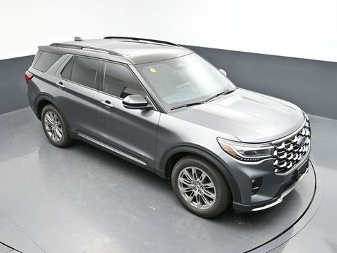 Certified 2025 Ford Explorer Platinum image 24