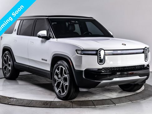 Used 2025 Rivian R1S Adventure image 1