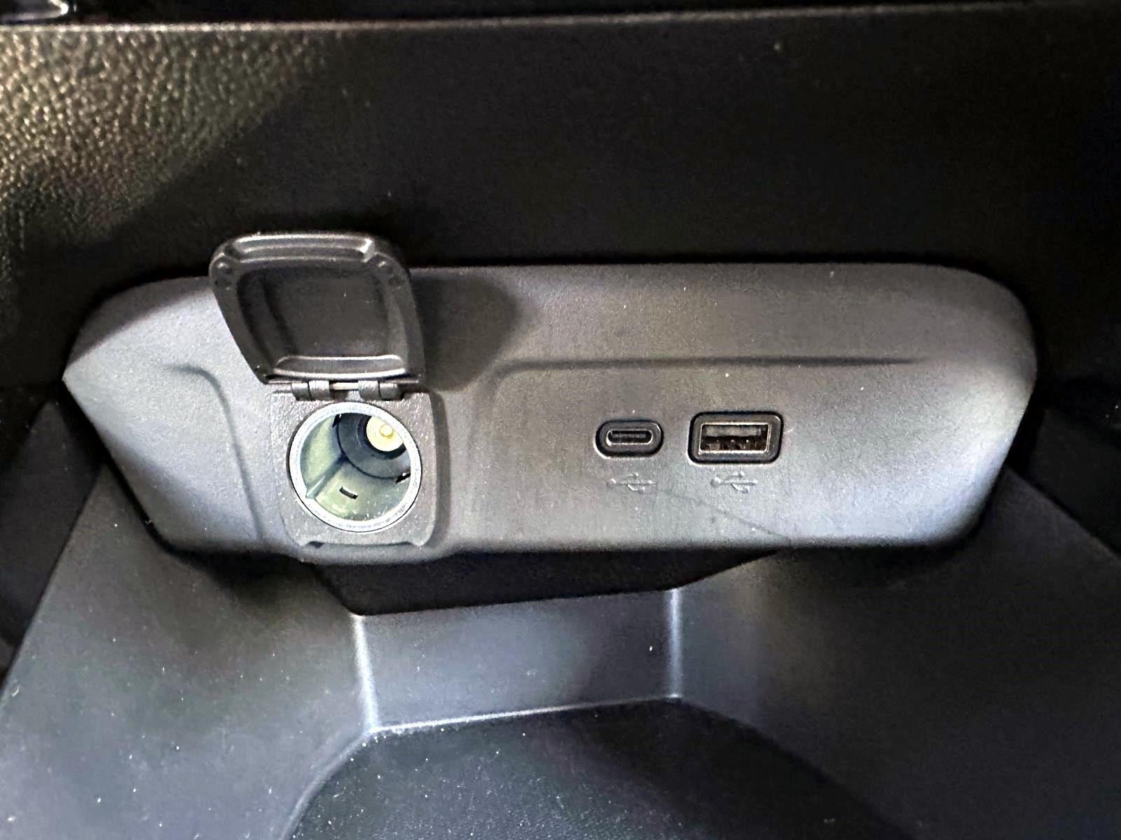 Used 2024 Chevrolet Trax RS FWD image 24