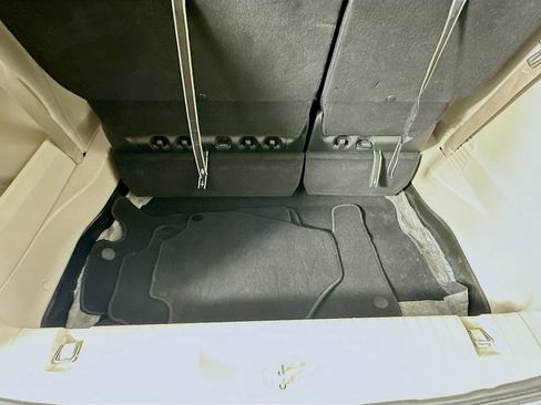 Certified 2024 Chrysler Pacifica Touring-L image 36