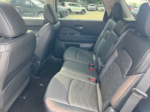Certified 2025 Nissan Pathfinder Platinum w/ Cargo Package AWD/4WD image 10