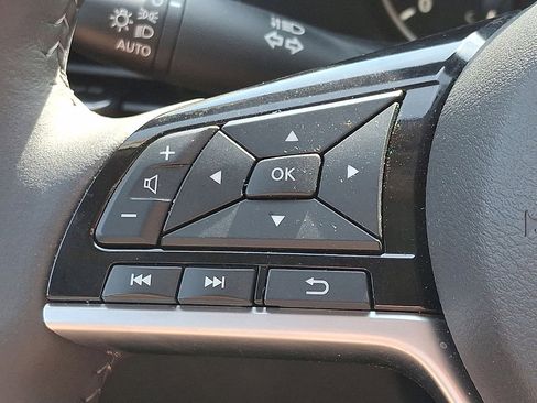 Used 2025 Nissan Altima 2.5 SL FWD image 17