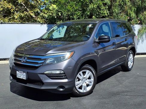 Used 2018 Honda Pilot LX image 1