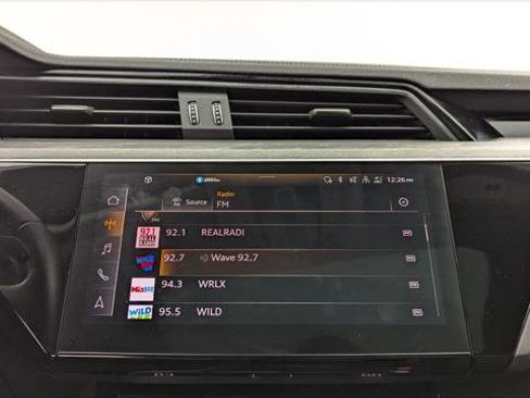 Used 2023 Audi e-tron Premium image 30