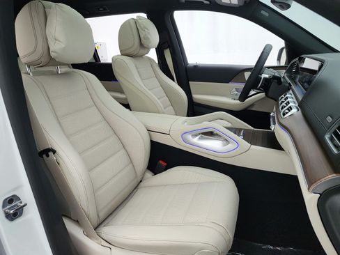 New 2026 Mercedes-Benz GLS 580 4MATIC image 14