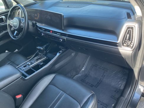 Used 2024 Kia Sorento S image 10