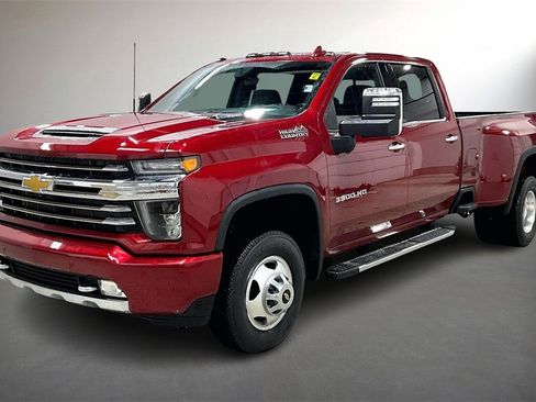 Used 2022 Chevrolet Silverado 3500 High Country w/ Technology Package image 3