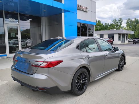 Used 2025 Toyota Camry SE FWD image 34
