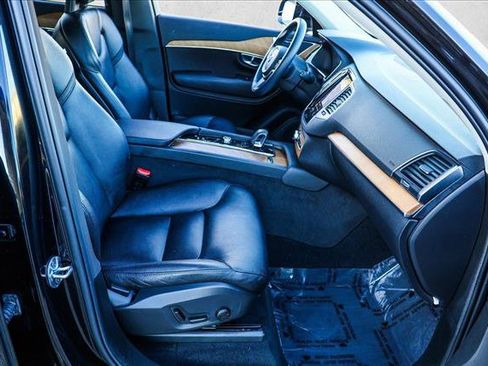 Used 2022 Volvo XC90 T8 Inscription Expression w/ Climate Package image 28