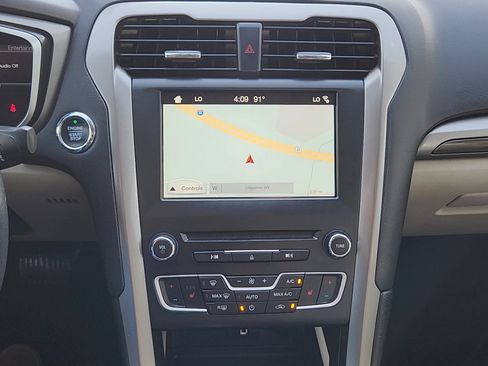 Used 2018 Ford Fusion SE w/ Fusion SE Technology Package FWD image 14