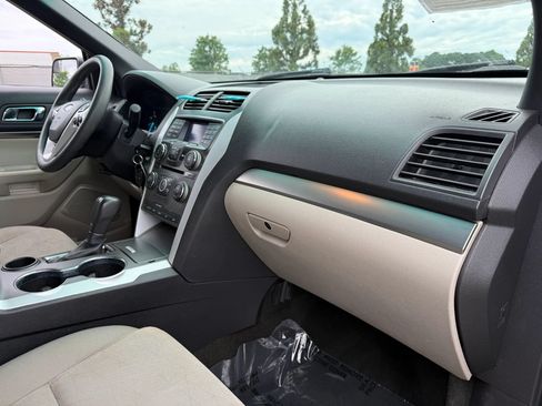 Used 2015 Ford Explorer FWD image 19