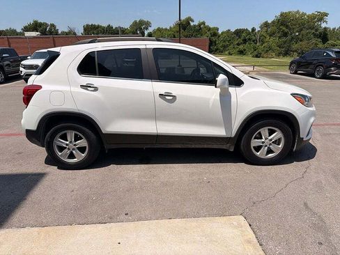 Used 2018 Chevrolet Trax LT w/ LT Convenience Package FWD image 4