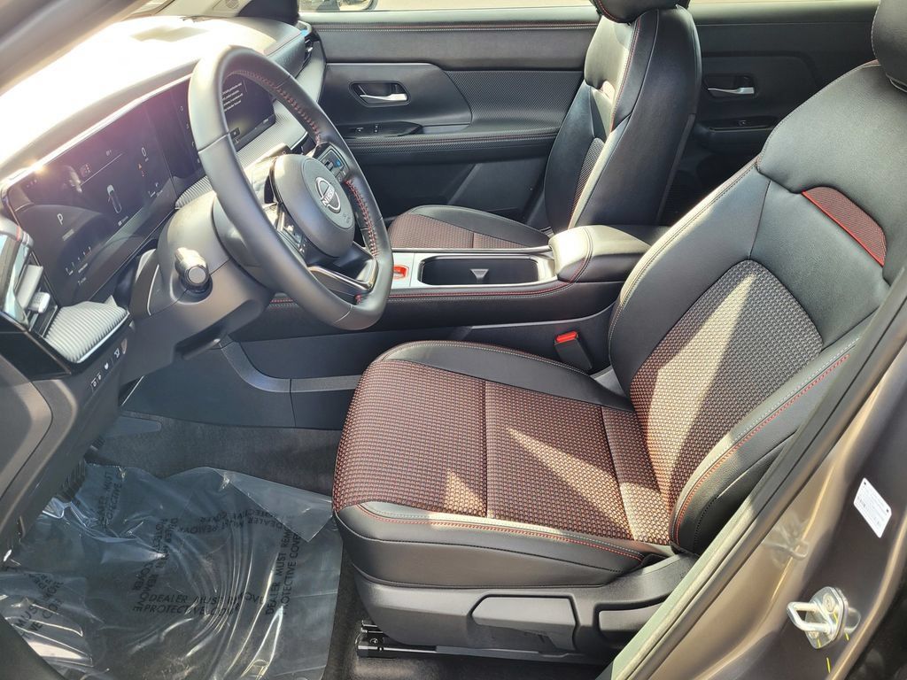 New 2026 Nissan Kicks SR w/ Illumination Package FWD image 8