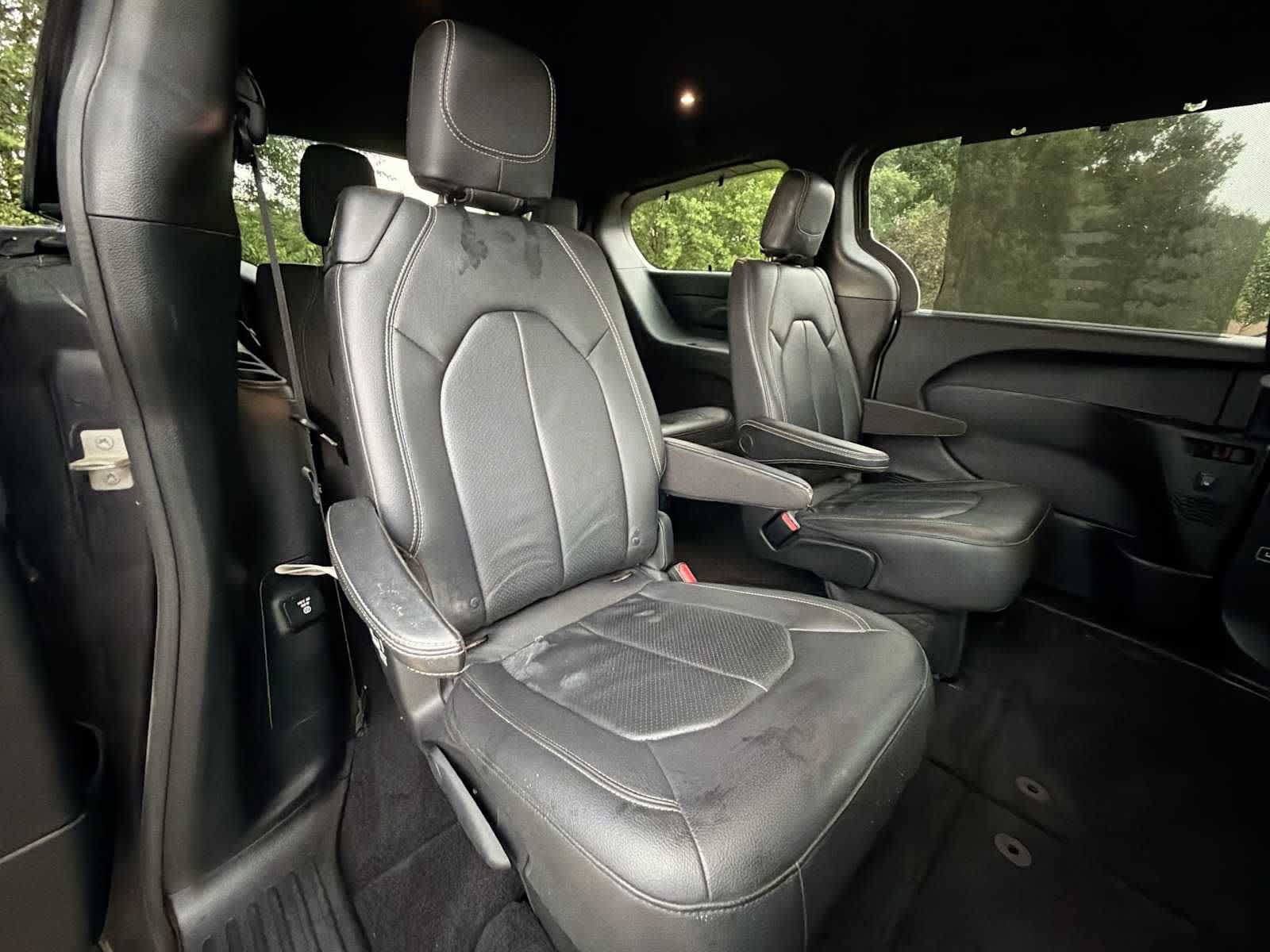 Used 2018 Chrysler Pacifica Touring-L Plus FWD image 17