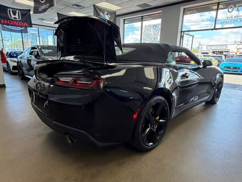Used 2017 Chevrolet Camaro SS RWD image 32