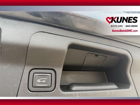Used 2023 GMC Acadia SLT w/ Preferred Package AWD/4WD image 4