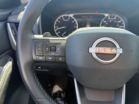 Certified 2025 Nissan Rogue SV FWD image 18