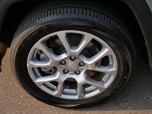 Used 2023 Jeep Compass Latitude AWD/4WD image 15
